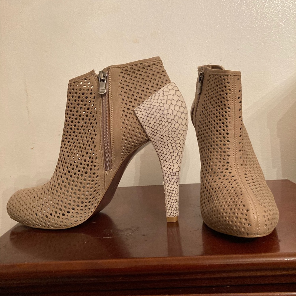 Ankle boots